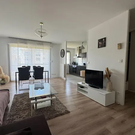 Apartament With Balconies Close To Beaches